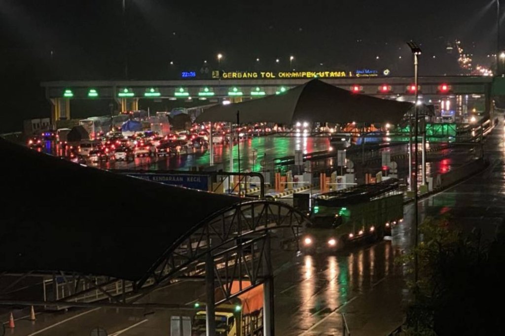 Pantauan Dini Hari Gerbang Tol Cikampek Utama, Perhatikan Lokasi Rest Area