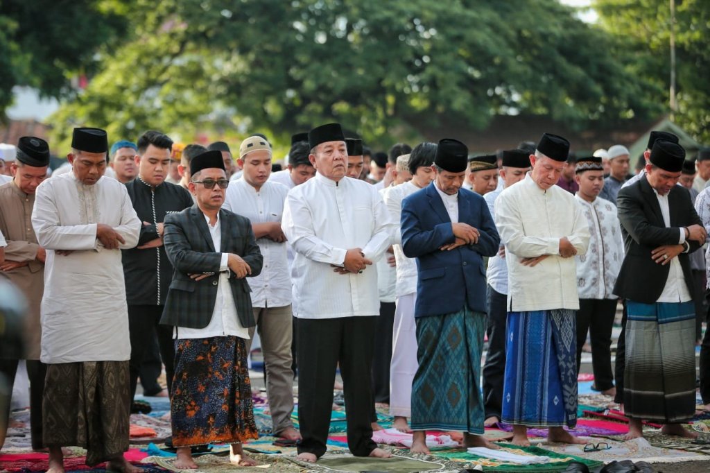 Gubernur Arinal Djunaidi Salat Idul Fitri di Lapangan Korem, Ini Pesan yang Disampaikan untuk Masyarakat Lampung