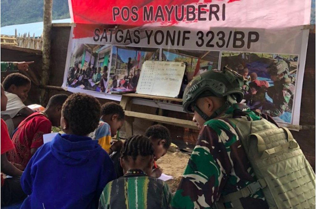 Pangkoops Habema: Prajurit TNI di Perbatasan RI-PNG Ajari Anak untuk Baca dan Tulis